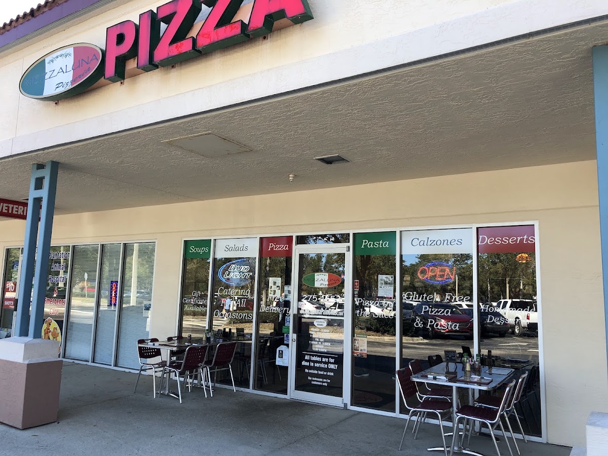 Mezzaluna Pizzeria At Halifax Plantation